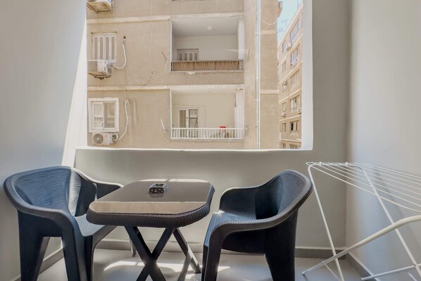 Basic Apartment | Outdoor dining