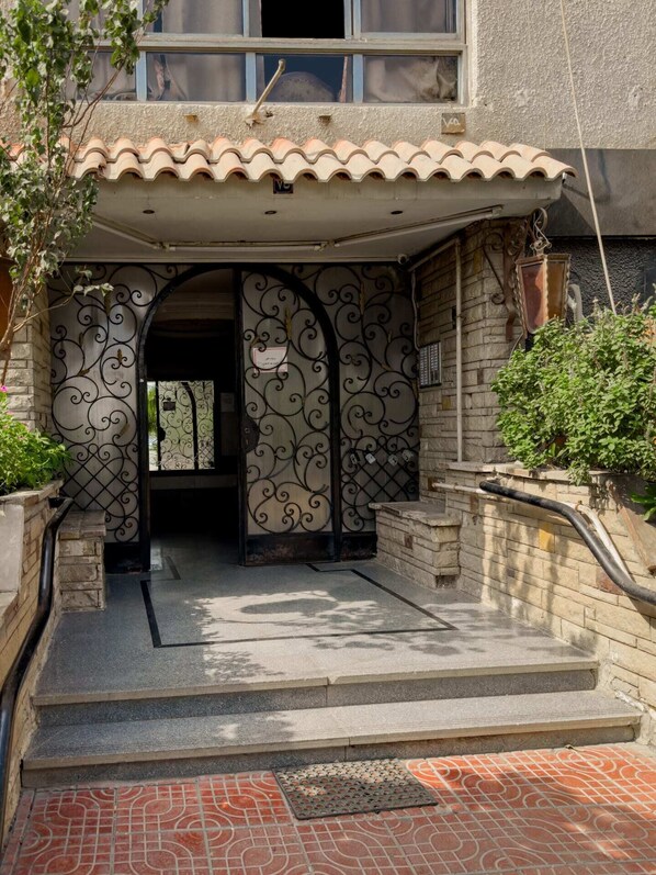 Basic Apartment | Exterior detail