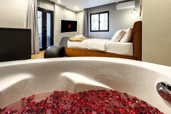 Basic Apartment | 2 bedrooms, iron/ironing board, bed sheets - The 2bdr Obsidian Jacuzzi Stay 5min to CAI Airport (Cairo)