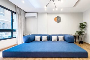 Basic Apartment | Living area | TV