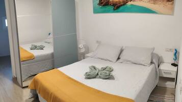 1 slaapkamer, een strijkplank/strijkijzer, gratis wifi, beddengoed