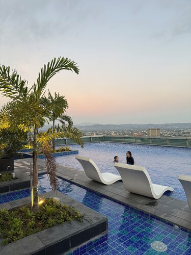 Elegant 1BR, Panoramic Pool, Great View, Eastwood City near CBD Ortigas CBD - 24