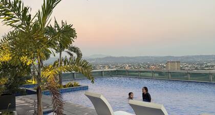 Elegant 1BR, Panoramic Pool, Great View, Eastwood City near CBD Ortigas CBD - 24