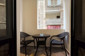 Basic Apartment, 2 Bedrooms | Dining
