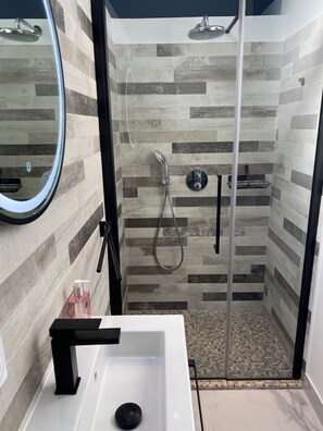 Dusche, Haartrockner, Seife