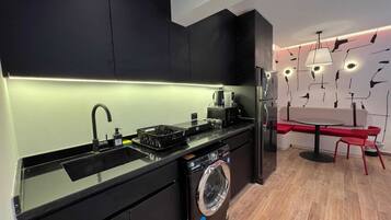 Basic Apartment | Private kitchen | Fridge, microwave, oven, stovetop