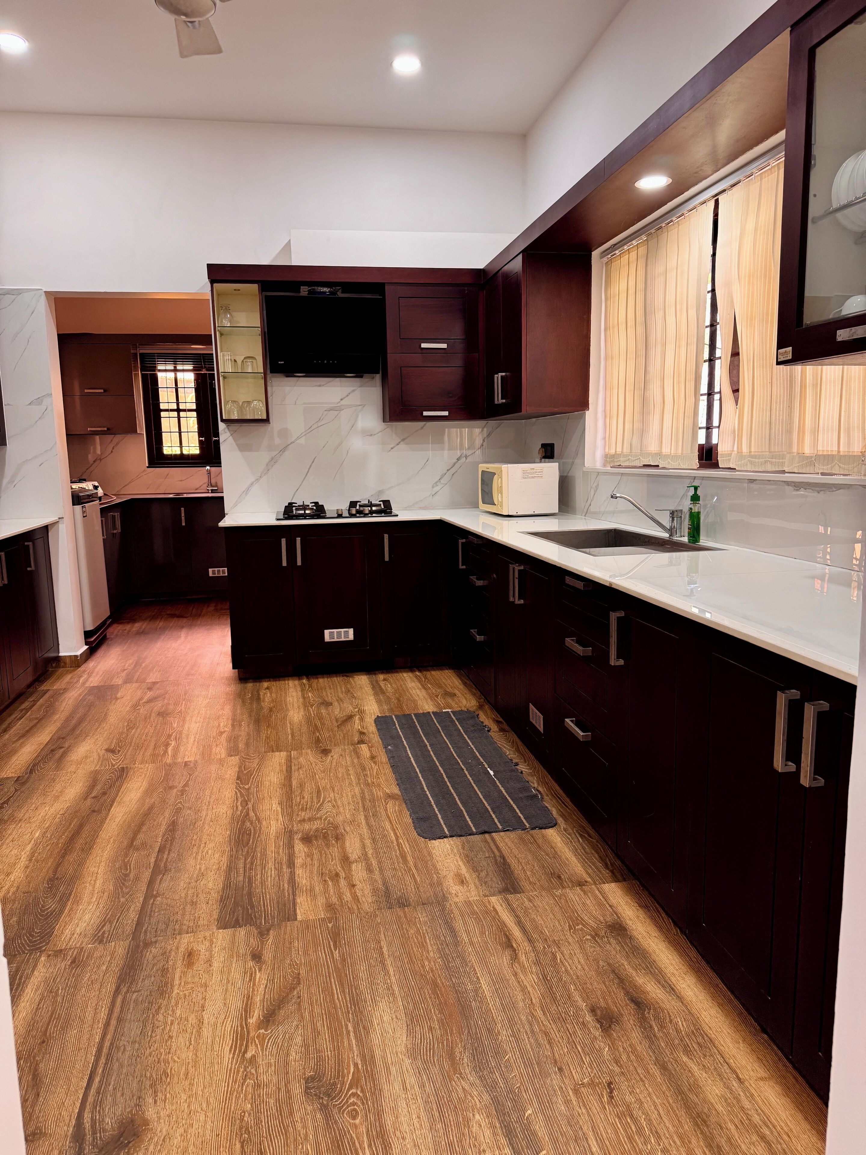 Micro-ondes, plaque de cuisson, lave-vaisselle