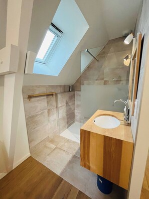 Shower, towels