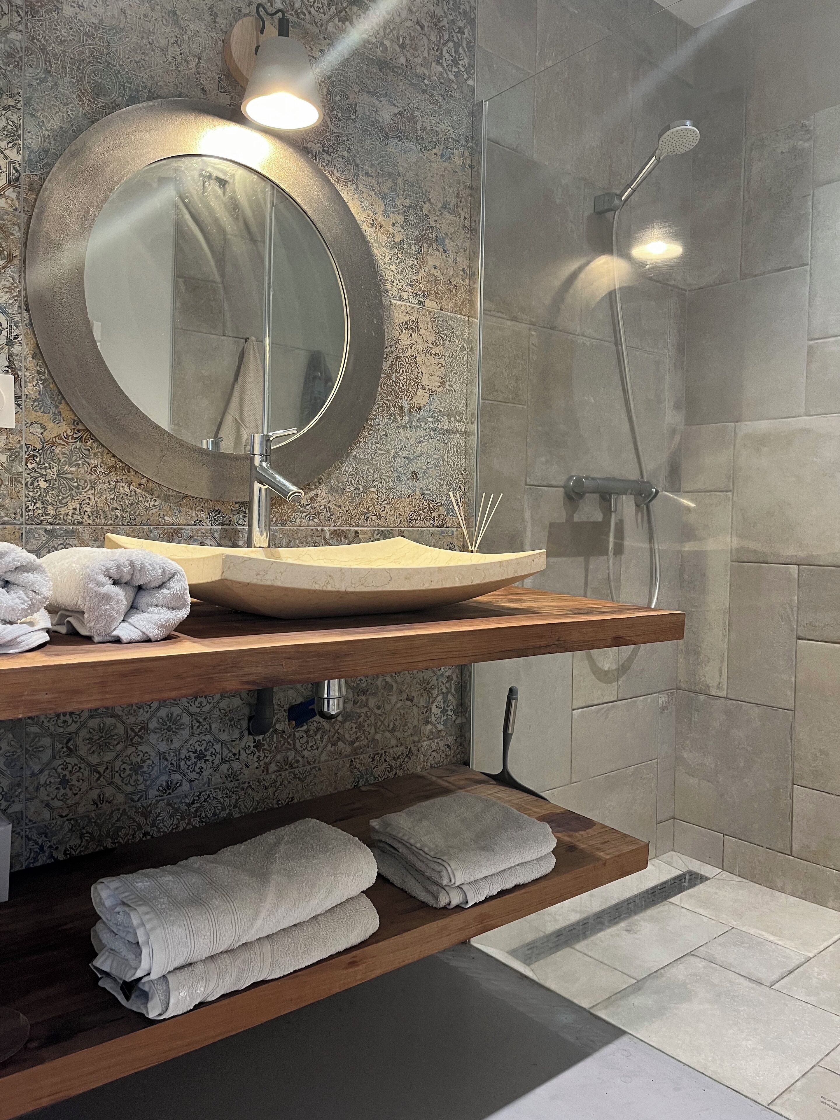 Shower, towels