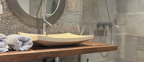Shower, towels