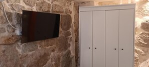Studio, 1 Bedroom, Accessible, Smoking | Room amenity - Charming Central Home (Split)