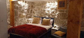 1 bedroom - Charming Central Home (Split)