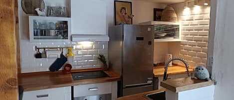 Studio, 1 Bedroom, Accessible, Smoking | Interior