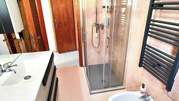 Căn hộ, 1 phòng ngủ, quang cảnh núi | Phòng tắm | Giấy vệ sinh