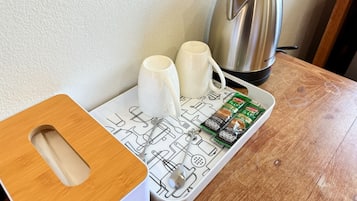Basic szoba két külön ággyal | Íróasztal, laptophoz jól használható munkafelület és ingyenes wifi
