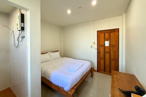 Basic Double Room | Desk, laptop workspace, free WiFi