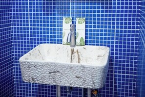 Pyyhkeet, saippua, vessapaperi