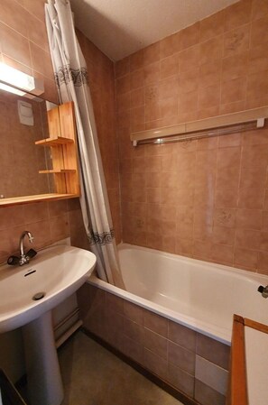 Towels - Lovely apartment for 6 people with WIFI, TV, balcony and pets allowed (Unknown)