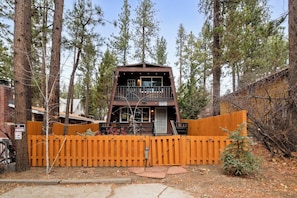 Exterior - Moonridge Manor Cozy Retreat with Hottub (Big Bear Lake)