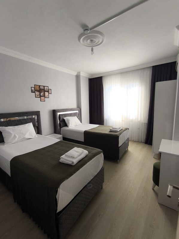 2 عدّة غرف نوم ومكتب ومكواة/لوح كي وواي فاي