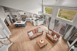 TV, fireplace, stereo