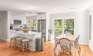 Fridge, microwave, oven, stovetop - 374 Perch Drive (Fripp Island)