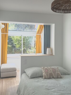 2 bedrooms, iron/ironing board, travel crib, free WiFi