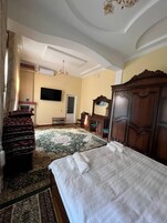 Ropa de cama de alta calidad, cubrecamas y escritorio 