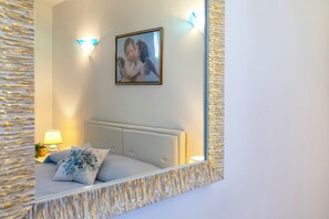 4 bedrooms, desk, iron/ironing board, travel crib