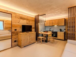 TV - Lovely apartment for 2 people with WIFI and TV (Giustino)