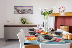 Dining - Stunning villa for 4 people with A/C, WIFI and terrace (Torre Lapillo)