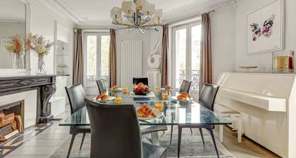 ĂlĂ©gant appartement de 3 chambres avec vue sur l'Arc de Triomphe, Champs-ĂlysĂ©es