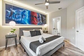 4 bedrooms, desk, iron/ironing board, travel cot - Thematic 4 bdr near Disney 22101 (Kissimmee)