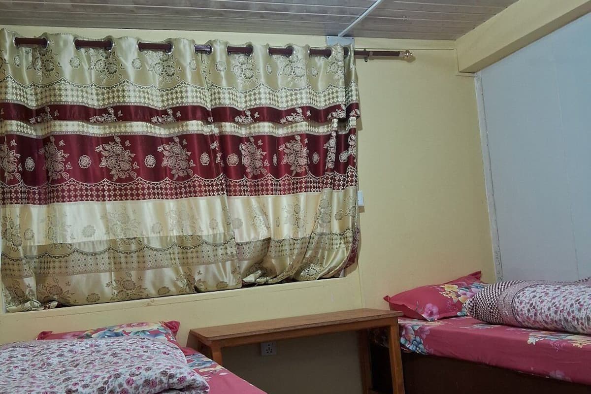 Comfort Double Room, Mountain View | Desk, laptop workspace, soundproofing