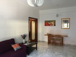 Smart TV - Cozy apartment 5 minutes from the metro, ideal for visiting Rome (Roma)