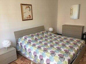 2 bedrooms, desk, iron/ironing board, WiFi - Cozy apartment 5 minutes from the metro, ideal for visiting Rome (Roma)