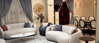 Romantic Villa with the sunset view in Sheikh Zayed near arkan plaza