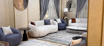 Romantic Villa with the sunset view in Sheikh Zayed near arkan plaza