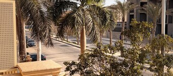 Romantic Villa with the sunset view in Sheikh Zayed near arkan plaza