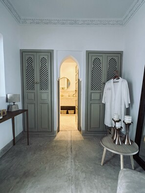 Comfort tweepersoonskamer (Romance) | Een kluis op de kamer, individueel gedecoreerd, individueel gemeubileerd