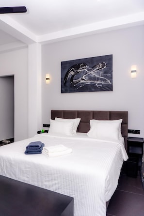 Comfort dubbelrum - 1 kingsize-säng - balkong - havsutsikt | Mörkläggningsgardiner och gratis wi-fi
