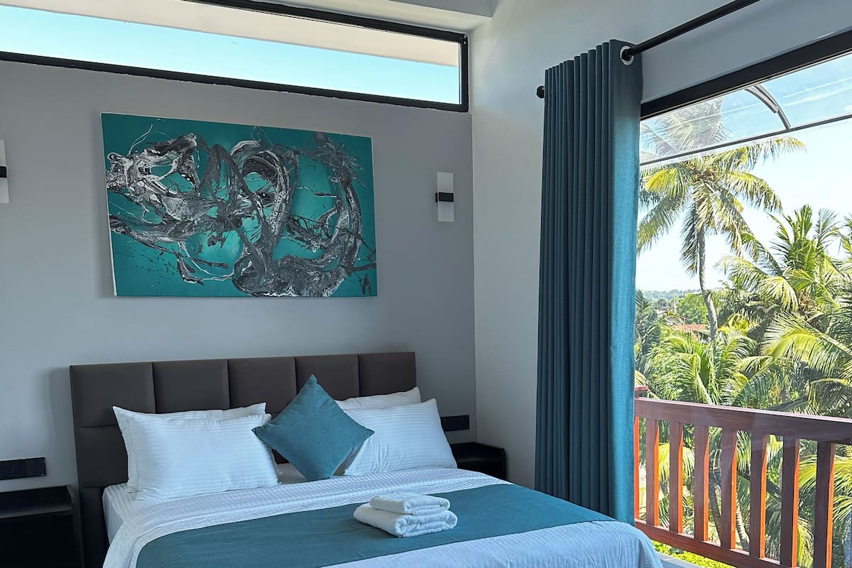 Comfort Double Room, Balcony, Partial Ocean View | Blackout drapes, free WiFi