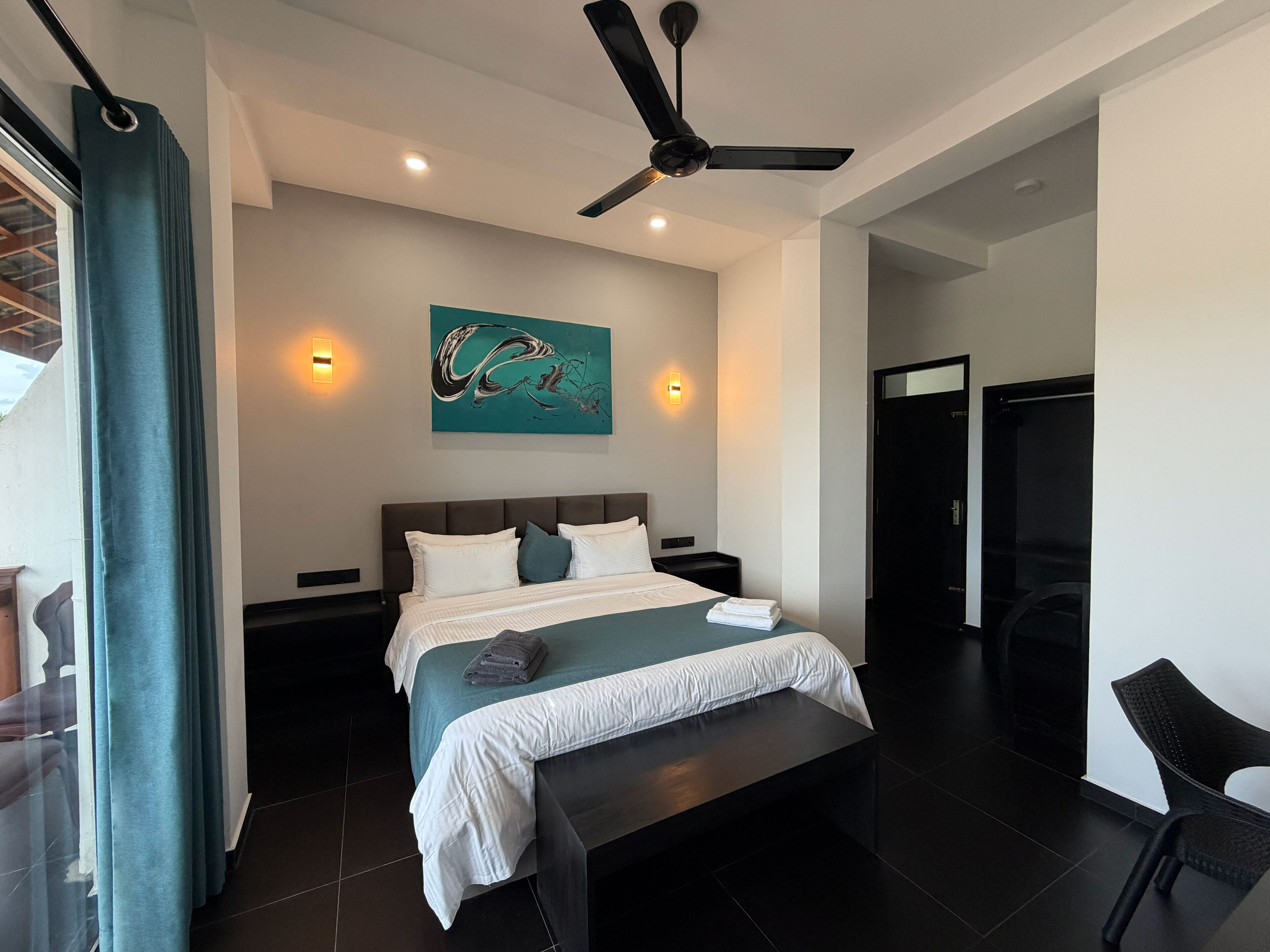 Comfort Double Room, Balcony, Partial Ocean View | Blackout drapes, free WiFi