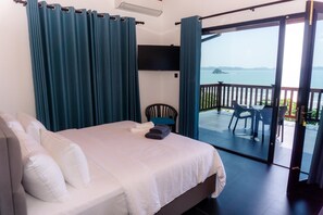 Blackout curtains, free WiFi - Lucky Monkey Inn & Restaurant (Weligama)