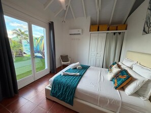 3 bedrooms, desk, iron/ironing board, travel crib
