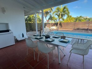 Outdoor dining - VILLA MADAME (BAIE ORIENTALE)