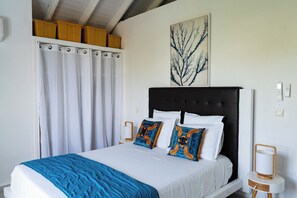 3 bedrooms, desk, iron/ironing board, travel cot