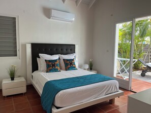3 bedrooms, desk, iron/ironing board, travel cot