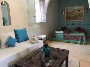 Family Quadruple Room, Pool View (Kenza) | Individually decorated, individually furnished, iron/ironing board - Riad Jardin des Orangers (Sidi Borja)