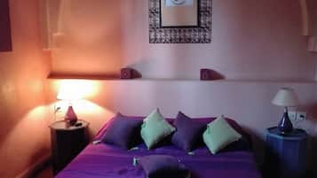 Tremannsrom – familie, bassengutsikt (Ghalia) | Individuelt dekorert, individuelt innredet og strykejern/-brett